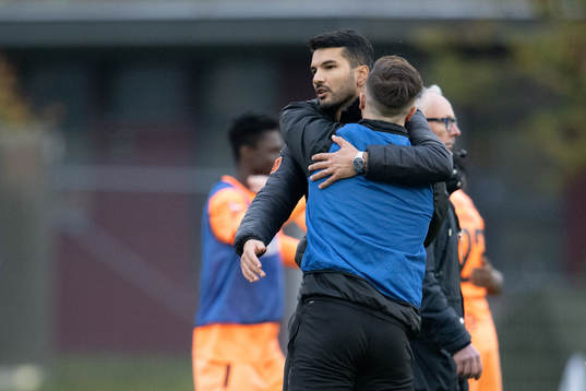 AFC Eskilstunas tränare Jawad Al Jebouri jublar