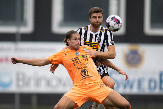 AFC Eskilstunas Felix Michel och Landskronas Erik Hedenquist