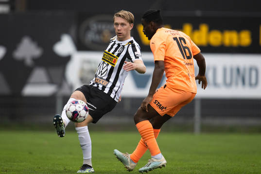 Landskronas Adam Egnell och AFC Eskilstunas York Rafael