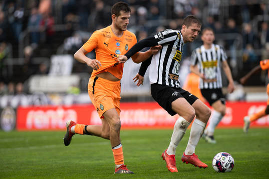 Landskronas Philip Andersson och AFC Eskilstunas Ashley
