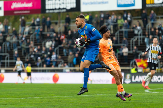Landskronas målvakt Amr Kaddoura och AFC Eskilstunas