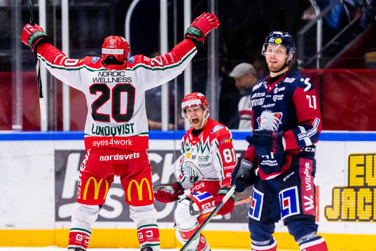 Frölundas Joel Lundqvist och Ryan Lasch jublar