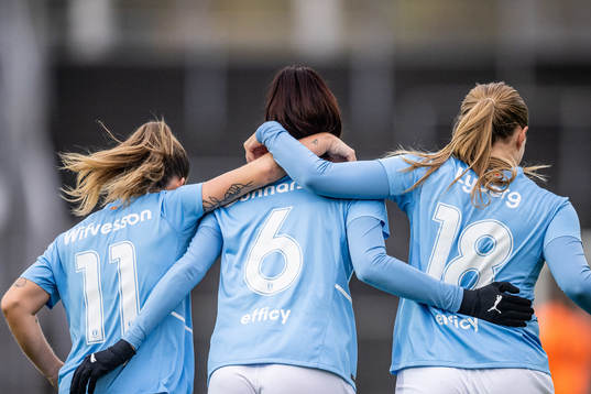 Malmö FFs Malin Gunnarsson jublar med lagkamrater