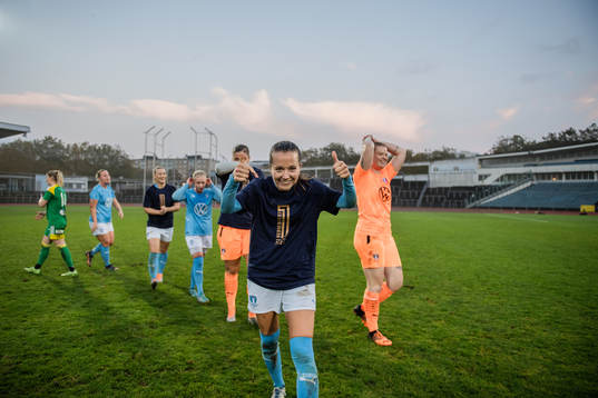 Malmö FFs Cornelia Lindgren jublar