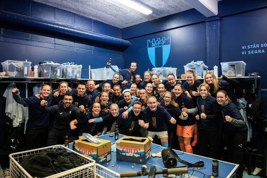 Malmö FFs spelare jublar i omklädningsrummet