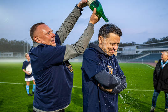 Malmö FFs lagledare Anders Nilsson jublar