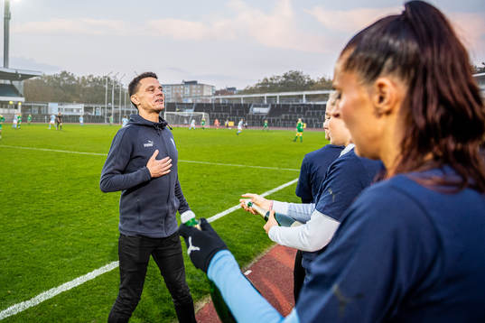 Malmö FFs tränare Fredrik Jahnfors jublar