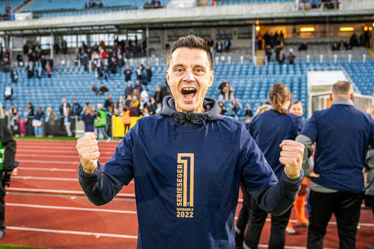 Malmö FFs tränare Fredrik Jahnfors jublar