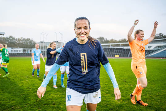 Malmö FFs Cornelia Lindgren jublar