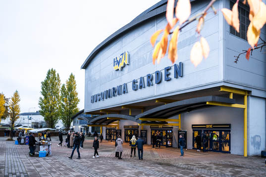 Utanför  Husqvarna Garden