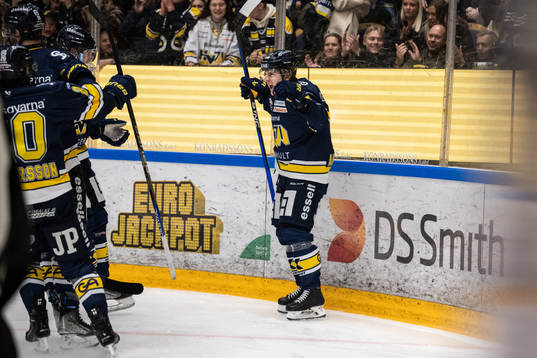 HV71s Emil Andrae jublar