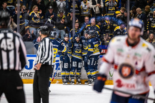 HV71s Joseph Laleggia jublar