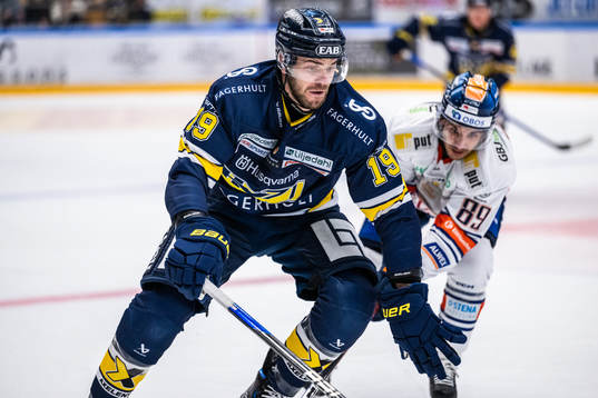 HV71s Sam Vigneault  och Växjös Jayden Halbgewachs