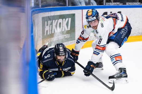 HV71s Taylor Matson och Växjös Ludvig Claesson