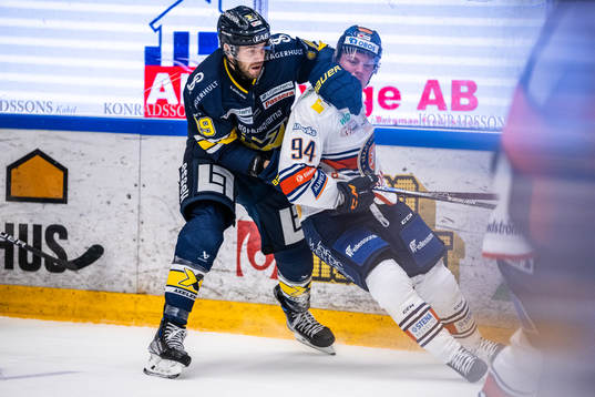 HV71s Sam Vigneault och Växjös Joel Persson