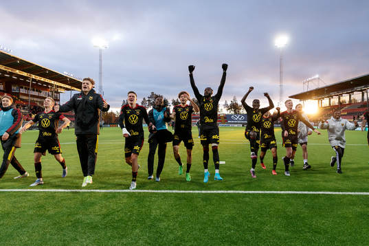 Östersunds spelare jublar