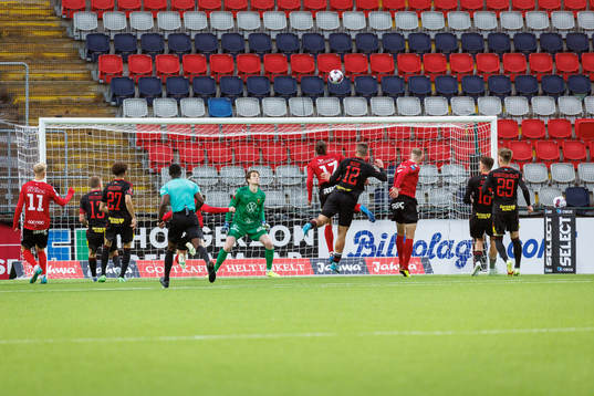 Trelleborgs Isak Jönsson  med en nick över