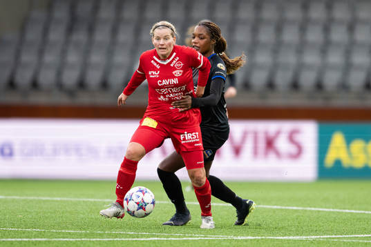 Bergdalens Sara Linden och Växjös Evelyn Ijeh
