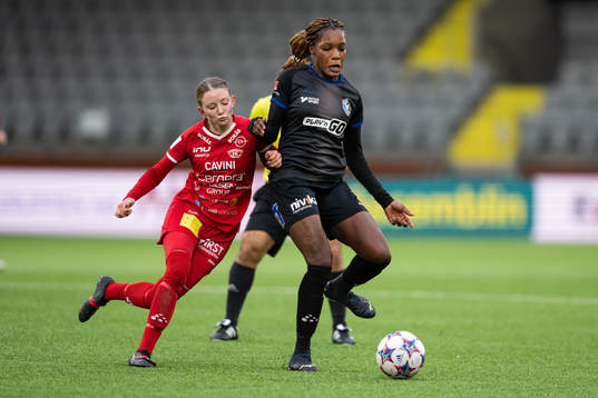 Bergdalens Hanna Gunnarsson och Växjös Evelyn Ijeh
