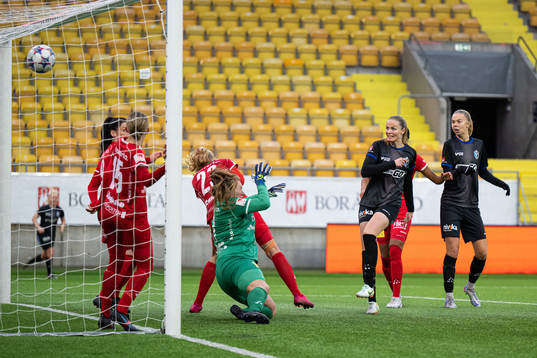 Växjös Maria Møller Thomsen gör 0-1