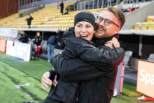 Växjös assisterande tränare Mathilda Bergstrand och