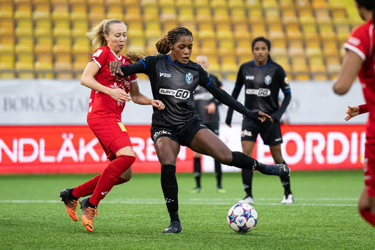 Bergdalens Natalie Dixon och Växjös Evelyn Ijeh