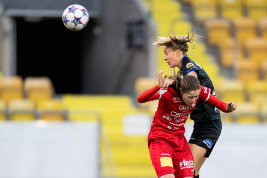 Bergdalens Nathalie Andersson och Växjös Amanda Altheden