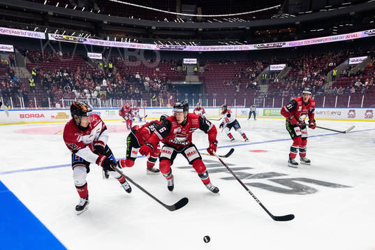 Örebros Robert Leino och Malmö Redhawks Theodor Johnsson
