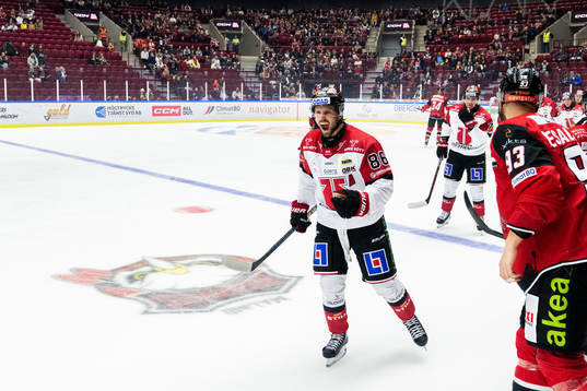 Örebros Mathias Bromé jublar