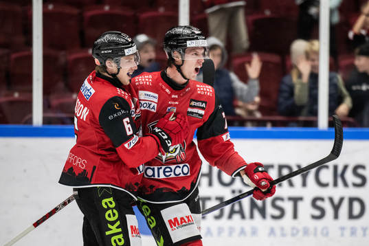 Malmö Redhawks Adam Ollas Mattsson jublar