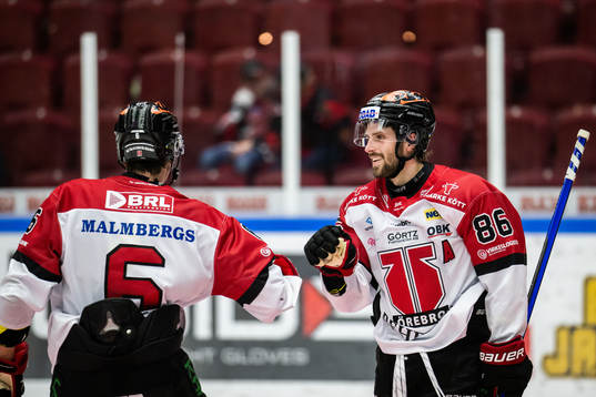 Örebros Mathias Bromé jublar