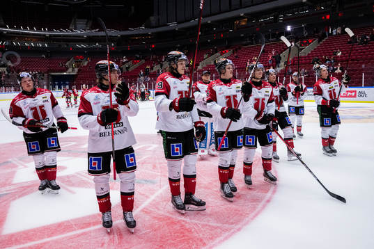 Örebros spelare jublar