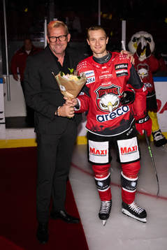 Malmö Redhawks Johan Olofsson uppmärksammas för 300