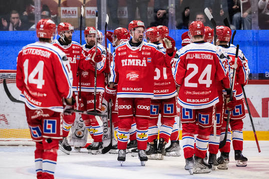 Timrås spelare jublar