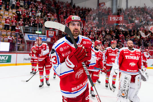 Timrås Albin Lundin jublar