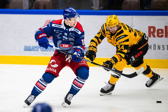 Oskarshamns Antti Suomela och Skellefteås Tom Kühnhackl
