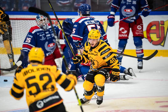 Skellefteås Andreas Wingerli jublar