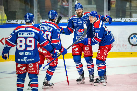 Oskarshamns Jiri Smejkal jublar med Patrik Karlkvist, Hynek