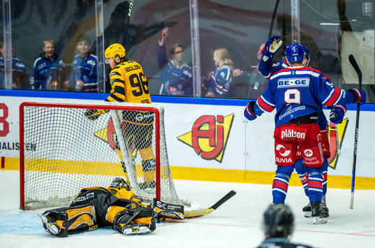 Oskarshamns Ahti Oksanen jublar