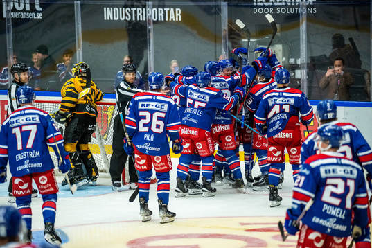 Oskarshamns Ahti Oksanen jublar