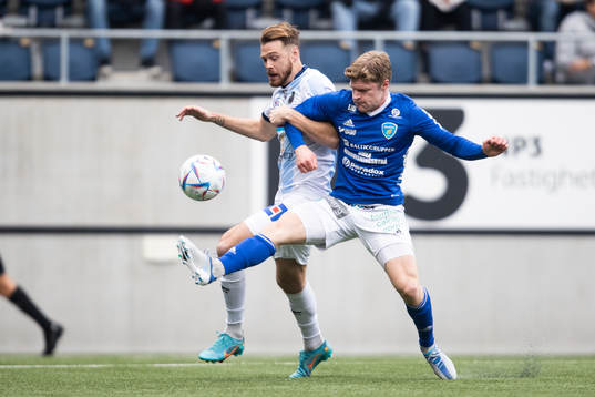 Gefles Leo Englund och Umeå FCs Tobias Westin