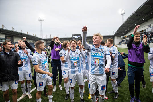 Gefles spelare jublar
