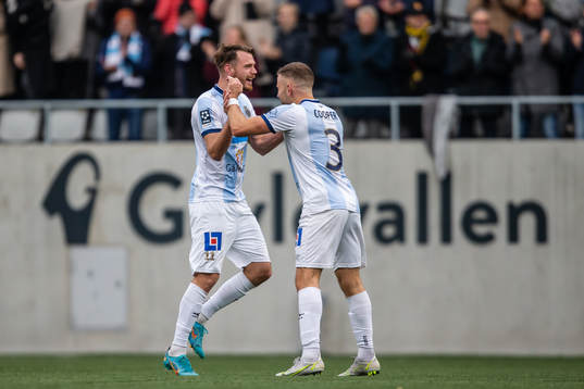Gefles Leo Englund och Alex Cooper jublar