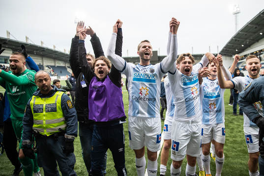 Gefles spelare jublar