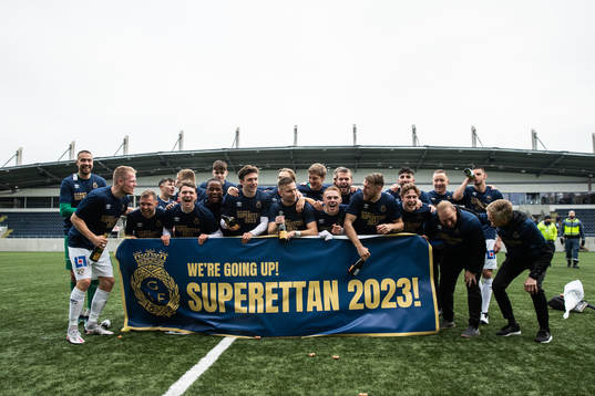 Gefles spelare jublar