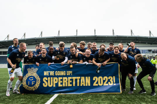 Gefles spelare jublar