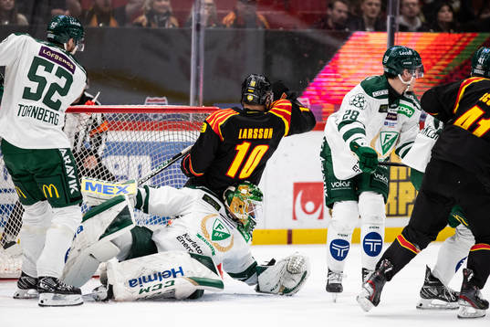 Färjestads målvakt Dennis Hildeby och Brynäs Johan
