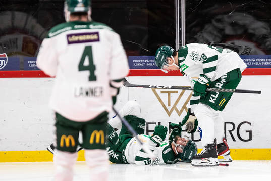 Färjestads Henrik Björklund har ont