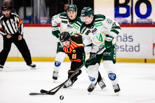 Brynäs Nick Olesen och Färjestads Ville Pokka