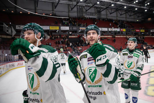 Färjestads Marcus Westfält och Per Åslund jublar
